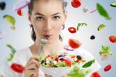mulher comer comida