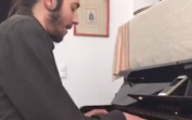 Salvador Sobral afina voz para Festival da Canção