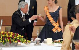 A má educação de Letizia para com o imperador do Japão