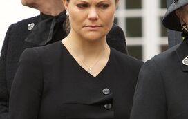 Princesa Victoria da Suécia desfaz-se em lágrimas no local do atentado
