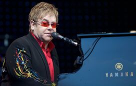Há novidades sobre Elton John, que está cego de um olho