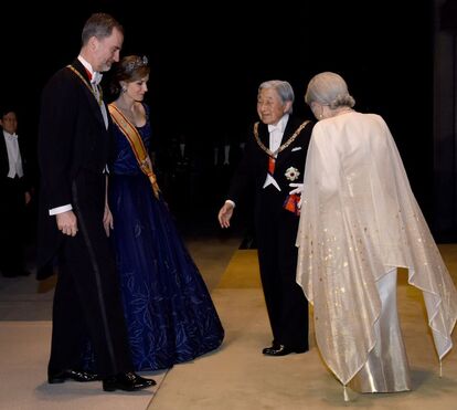 A má educação de Letizia para com o imperador do Japão