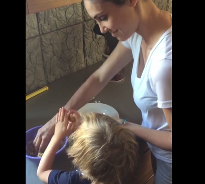 Veja o diálogo bilingue de Daniela Ruah e do filho de 3 anos