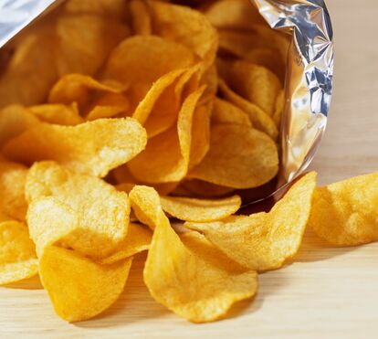Porque é que não conseguimos parar de comer batatas fritas de pacote?
