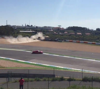 Veja o brutal acidente em que o produtor musical Álvaro Ramos destrói Ferrari 
