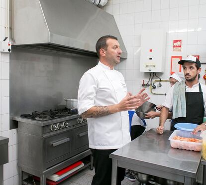 Gritos de Ljubomir deixam dono de restaurante-lixeira à beira da morte