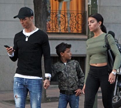 Que rica madrasta! Georgina Rodríguez e Cristianinho celebram natal a dois