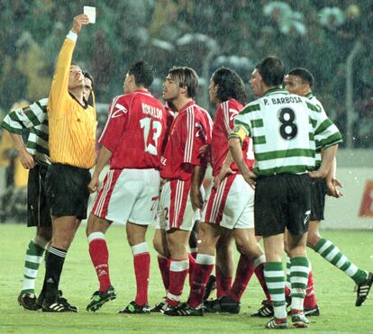 Guerra entre ex-futebolistas antes do jogo