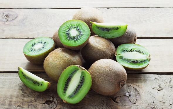 frutas legumes alimentos vegetais KIWI
