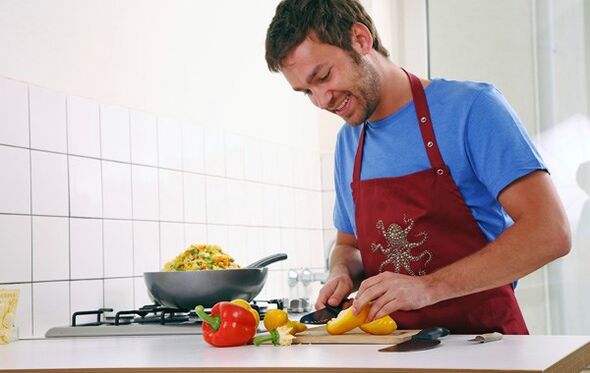 homem cozinha