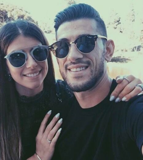 Mulher de Pizzi diverte-se em Ibiza em dia de derby ...