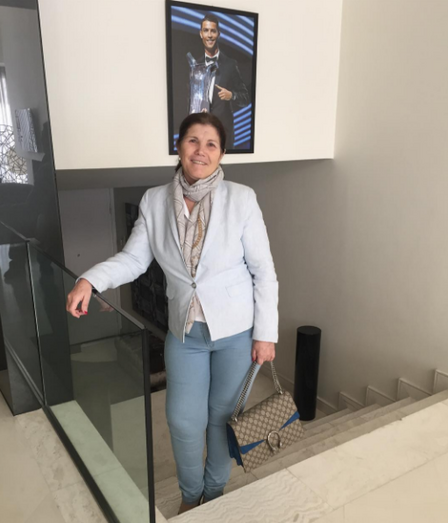Dolores Aveiro 