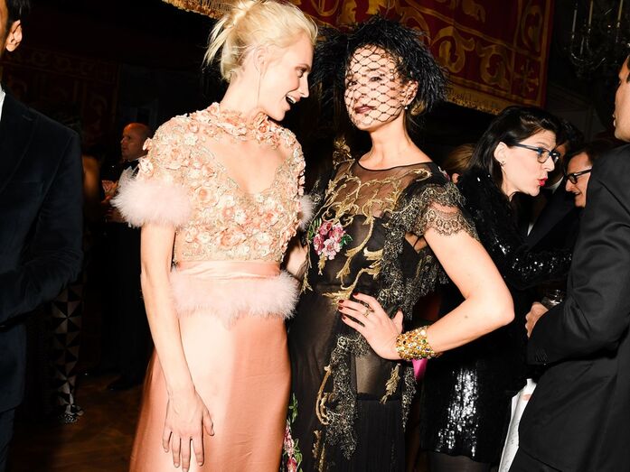 Poppy Delevigne e Elisabeth von Thurn und Taxis