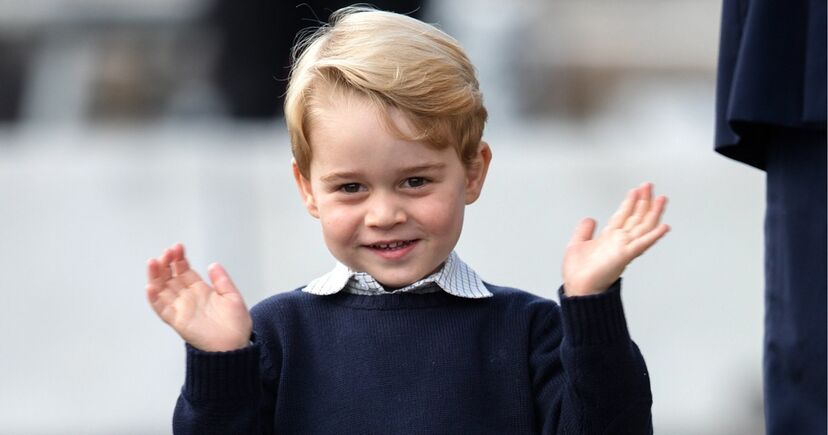 Príncipe George já tem uniforme escolar