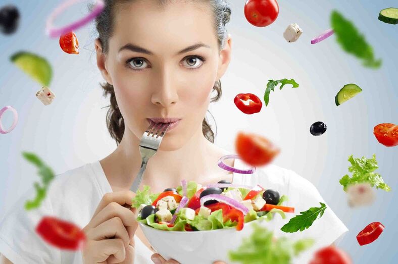 mulher comer comida