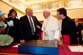 donald trump, ivanka, melania, papa, papa francisco