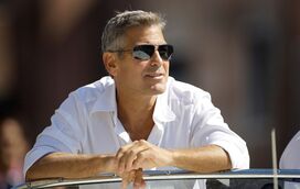 George Clooney interrompe férias de luxo para limpar destroços da catástrofe em Itália