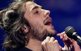 Loucura com primeiro concerto de Salvador Sobral