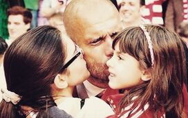 Família do treinador espanhol Pep Guardiola escapa ao atentado. Ariana cancela tournée