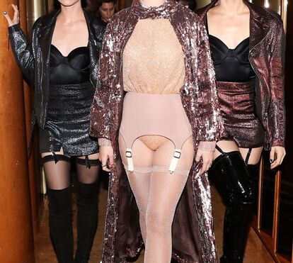 Quando elas trocam de roupa entre festas