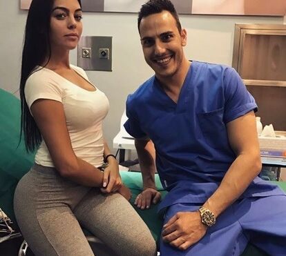 Georgina faz tratamento com médico de estética íntima feminina