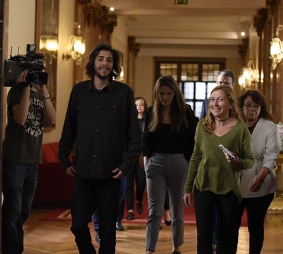 Salvador Sobral surpreendido com homenagem na Assembleia da República