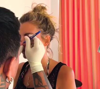 Impressionante: Jessica Athayde mostra-se a furar o nariz em Bali