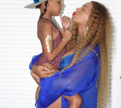Quase a dar à luz, Beyoncé mima a filha mais velha