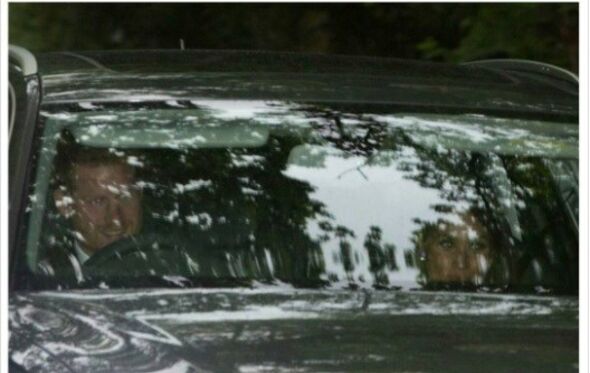 Harry no carro com Meghan