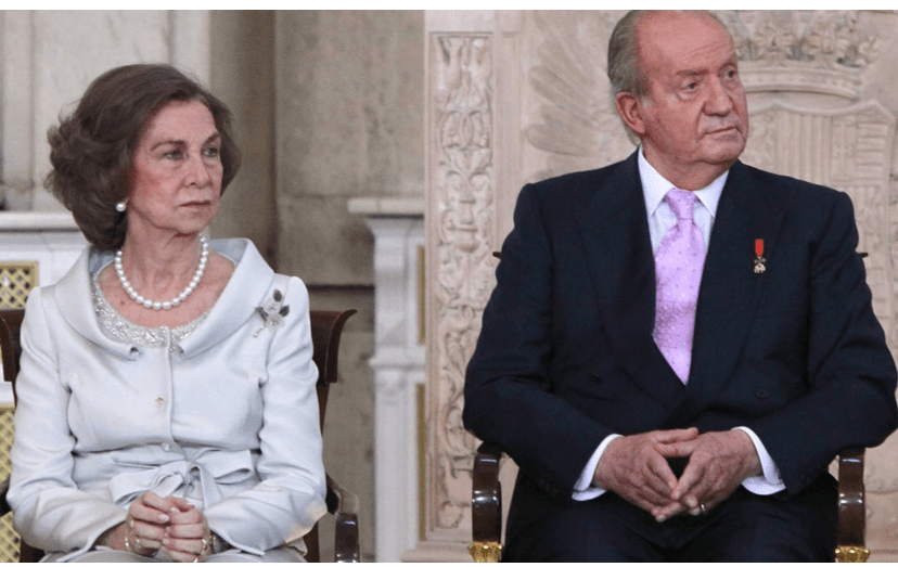 Cada vez mais distantes, reis voltam a reencontrar-se em eventos reais. Os reis eméritos, Juan Carlos e D. Sofia estão casados há 55 anos