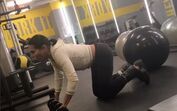 José Castelo Branco exercita-se no ginásio