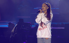 Ariana Grande emocionada no regresso a Manchester para concerto solidário. Veja como foi