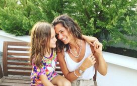 Cláudia Vieira partilha passeio noturno com a filha Maria 