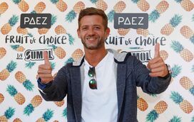 Famosos dão as boas-vindas ao verão em evento com sabor tropical 