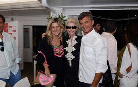 José Moutinho celebra aniversário na praia entre amigos 