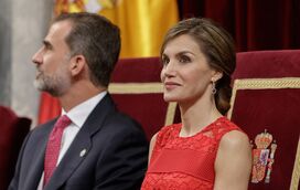 Letizia celebra o 40.º aniversário da democracia com look milionário