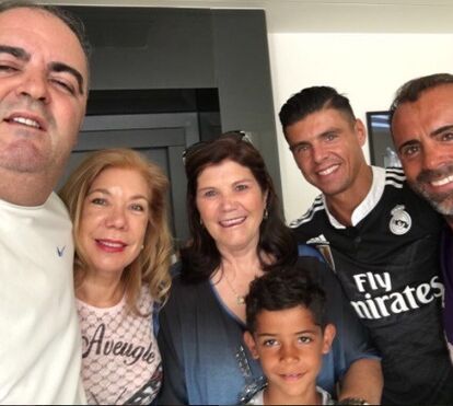 Ex de Katia troca namorada grávida pela família Aveiro