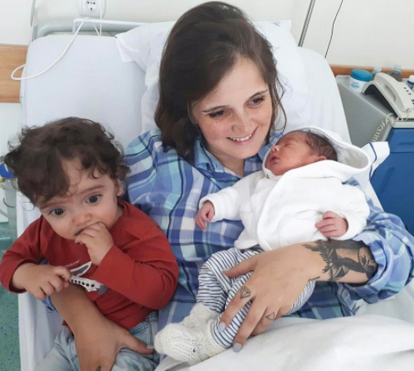 Que ternura! O gesto carinhoso de Santiago com a mãe, Carolina Deslandes