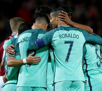 Na semana em que nasceram os gémeos, morenaça diz que recebeu convite pessoal de Cristiano para ver jogo da Seleção