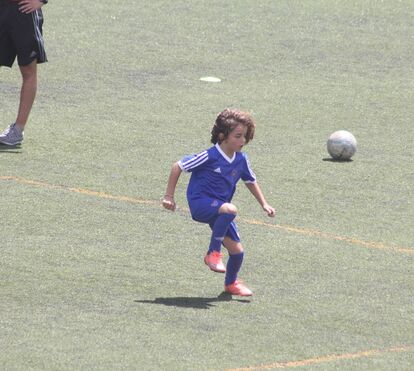 Dinis, sobrinho de Cristiano Ronaldo, mostra que é craque e também joga com o 7
