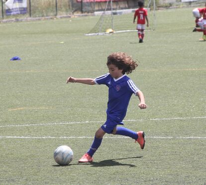 Filho de Katia Aveiro segue os passos do tio Cristiano e já marca golos com a camisola 7