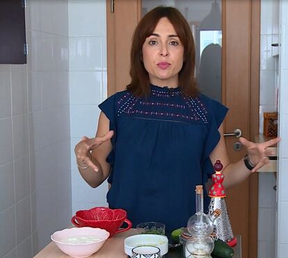 Ana Ni Ribeiro prepara molho grego tzatziki
