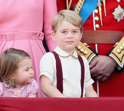 George e Charlotte roubam protagonismo à rainha Isabel II e aos pais