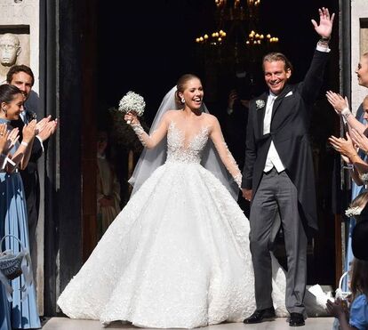 Herdeira do império Swarovski casa-se com vestido de 800 mil euros 