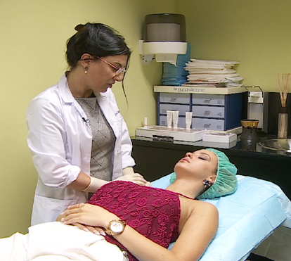 Ana Gonçalves exemplifica uma intervenção com ácido hialurónico