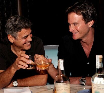 Marca de George Clooney e Rande Gerber vendida por quase 900 milhões de euros