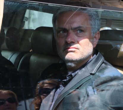 Veja José Mourinho em lágrimas no último adeus ao pai-herói