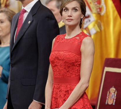 Letizia celebra o 40.º aniversário da democracia com look milionário