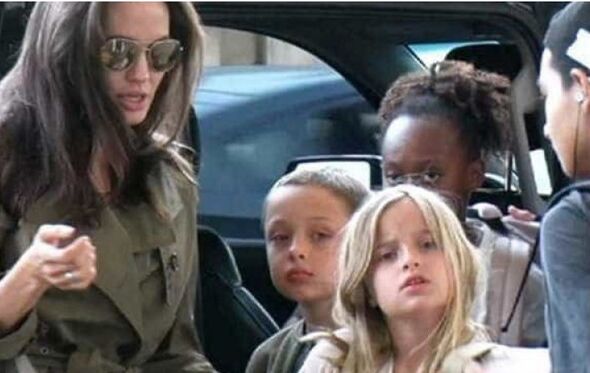 Angelina Jolie e os filhos, no aeroporto de Los Angeles