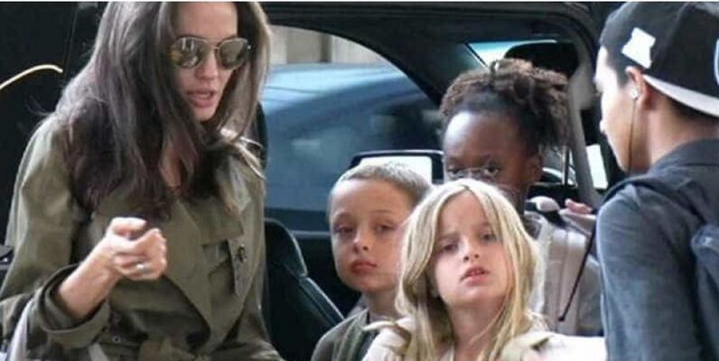 Angelina Jolie e os filhos, no aeroporto de Los Angeles